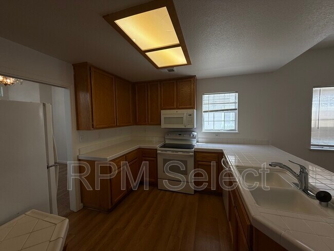Building Photo - 1255 Farragut Cir