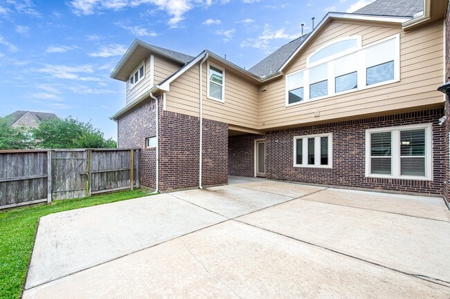 Building Photo - 17430 Aberdeenshire Dr