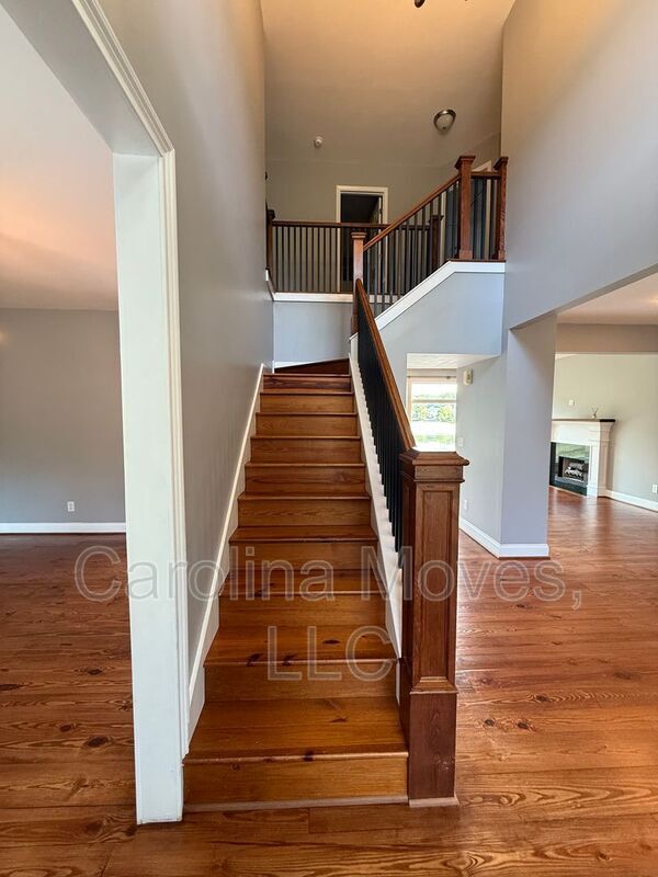 Building Photo - 2208 Howlong Ave