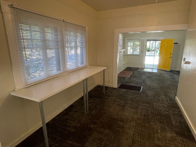 Building Photo - 8th &amp; Orient