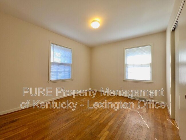 Building Photo - 114 Greenbrier Road