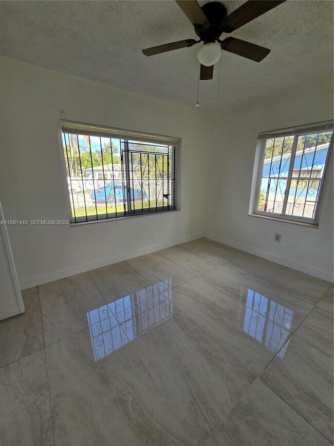 Building Photo - 890 NW 106th St