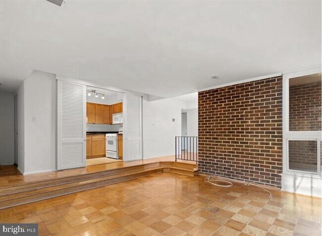 Building Photo - 2109 Walsh View Terrace