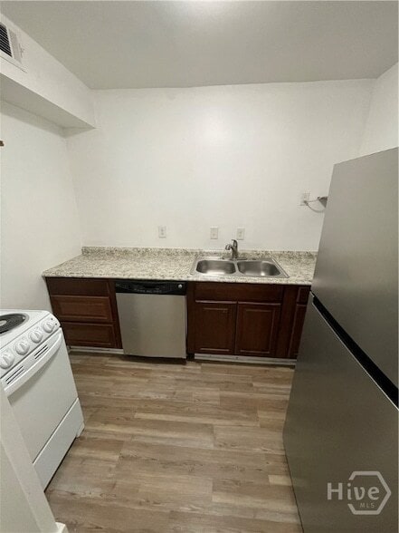 Building Photo - 512 E Liberty