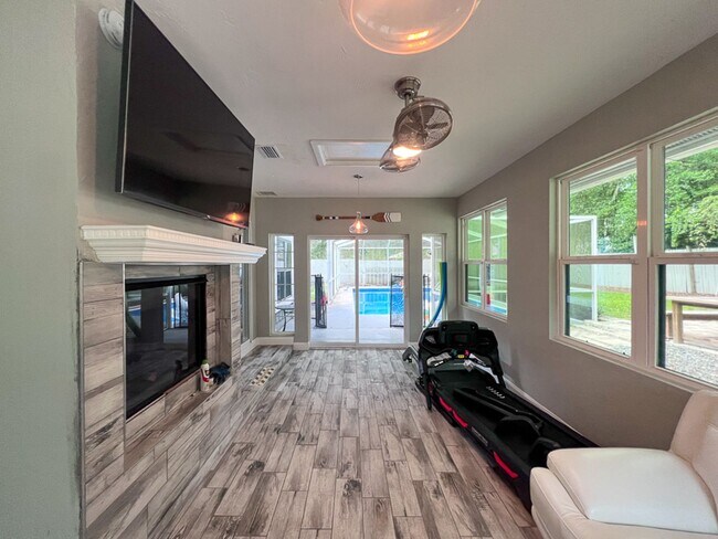 Building Photo - 3BR/2BA POOL HOME in SW Gainesville - avai...