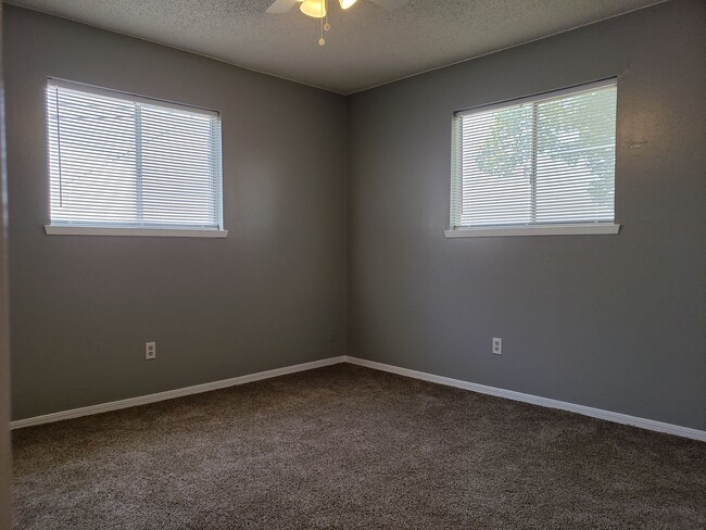 Building Photo - Beautifully remodeled 2-bedroom home in a ...