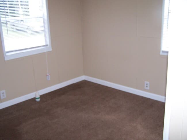 Building Photo - 113 Ponds Ln