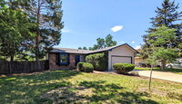 Building Photo - 825 Foxtail St