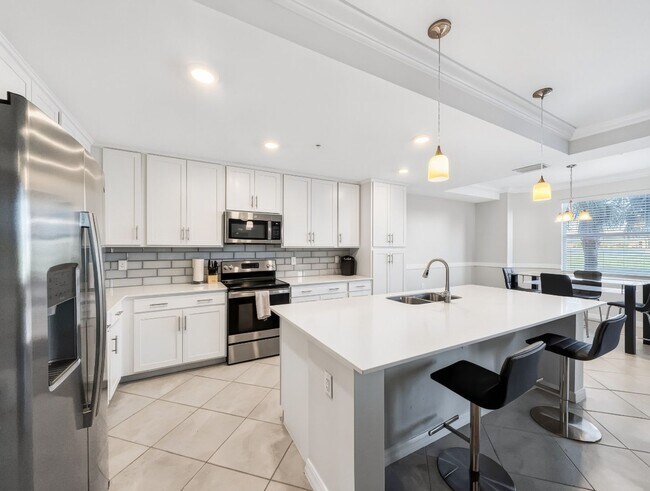 Building Photo - 5807 Double Eagle Cir