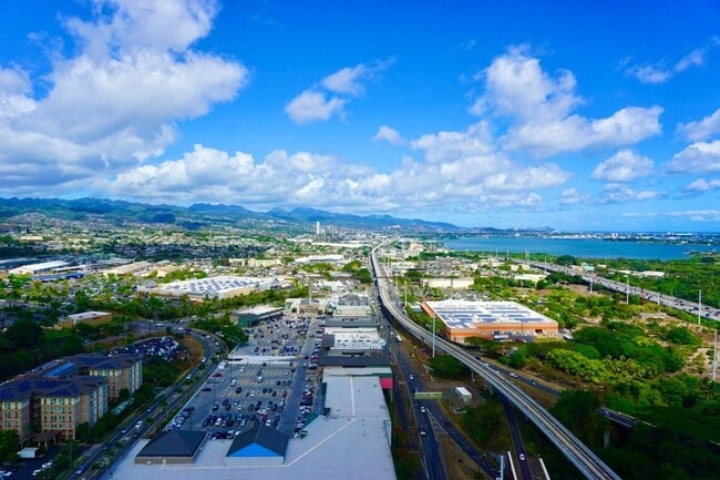 Building Photo - RENOVATED, PENTHOUSE VIEWS - Studio Unit i...