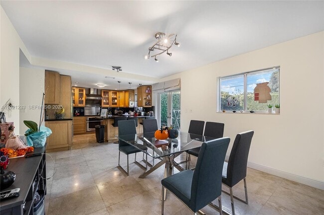 Building Photo - 10670 SW 77th Ave