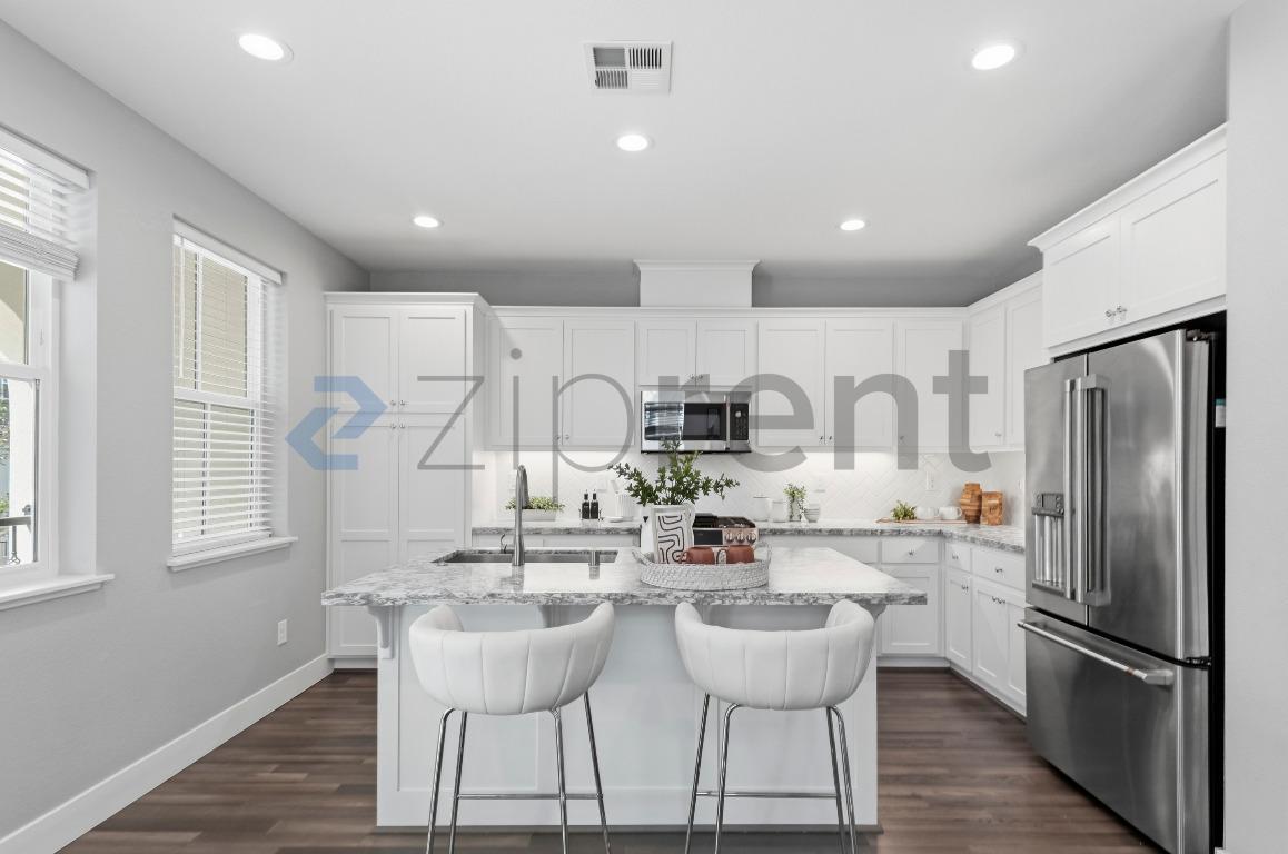 Building Photo - 506 Sardinia Ter