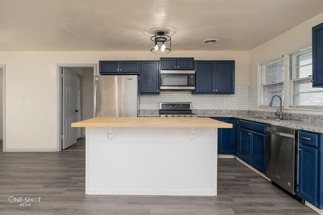 Building Photo - 3181 Sherry Ln