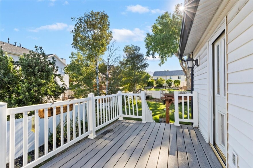 Deck - 954 W River Point Cir