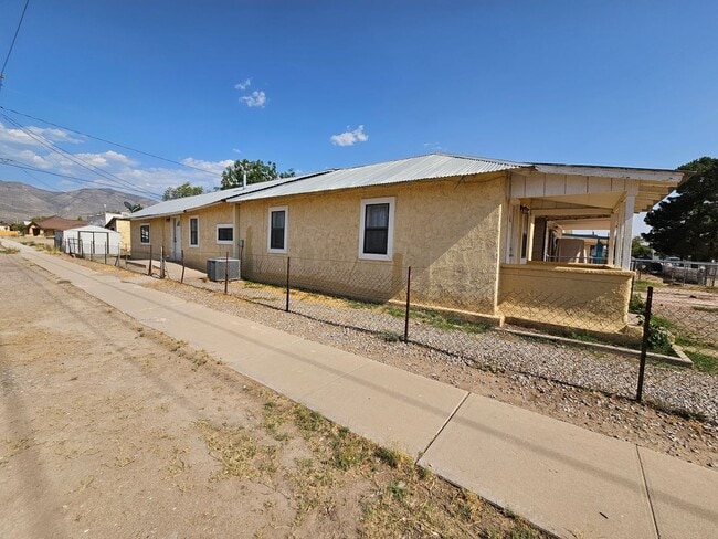 Building Photo - 2 Bedroom/2 Bath Home with Refrigerated Ai...