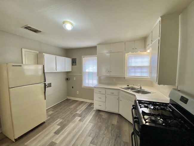 Building Photo - 2805 37th St