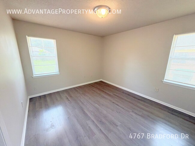 Building Photo - 4767 Bradford Dr
