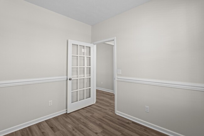 Building Photo - 8132-8132 Snelling Dr