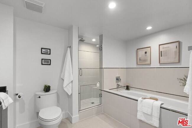 Building Photo - 600 Ridgeley Dr