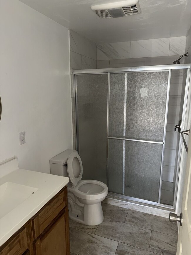 Building Photo - 3331 Madison Ave