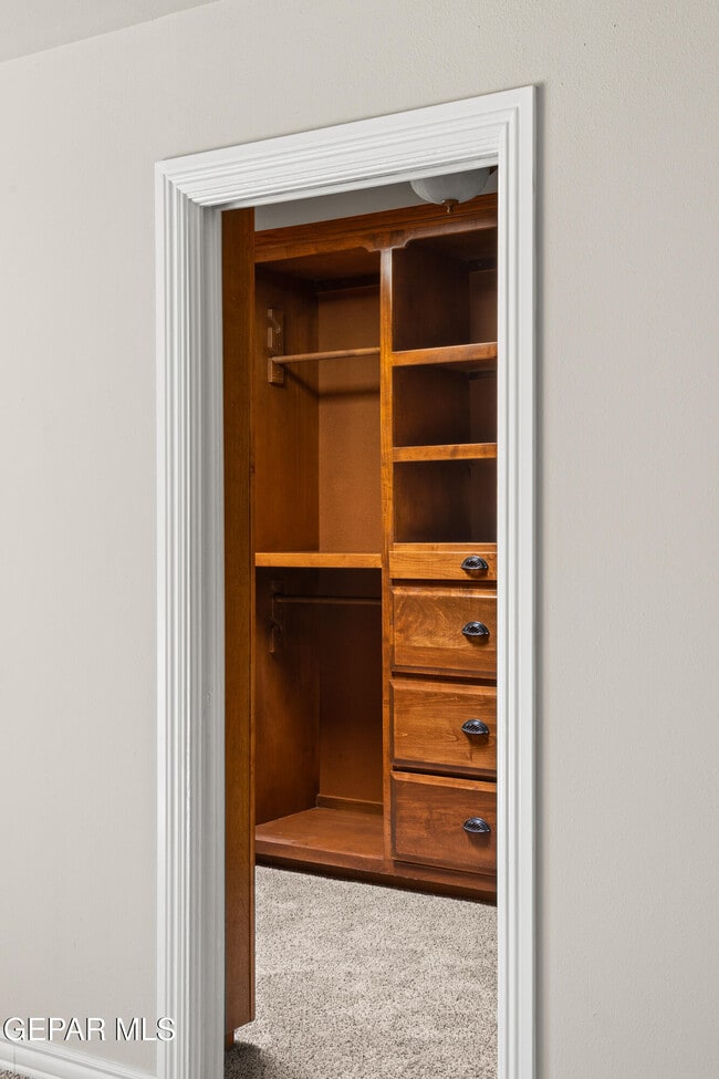 Building Photo - 6204 Pinehurst Dr