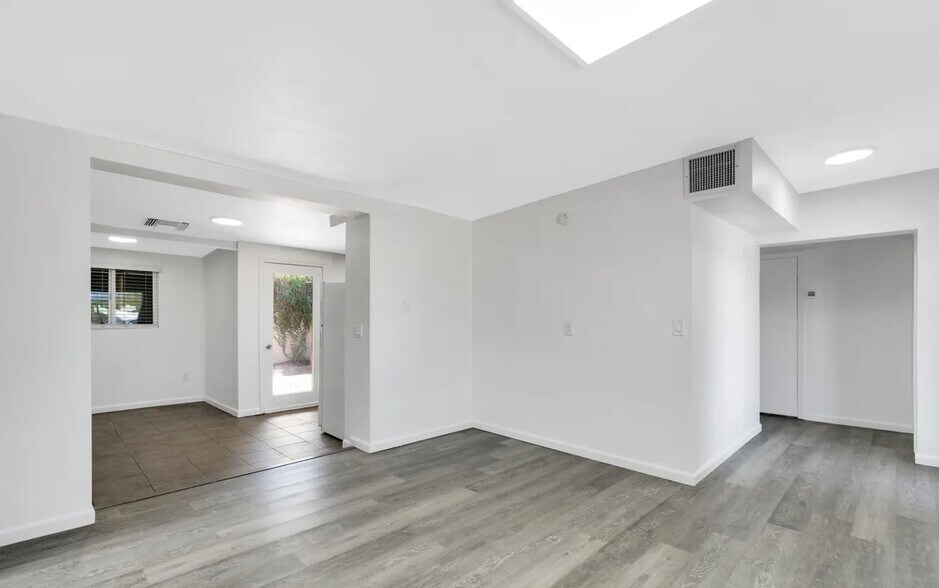 Building Photo - 850 E Freeman Pl