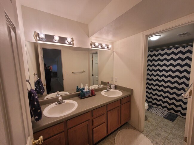 Building Photo - 97 Misty Creek Dr