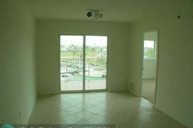 Building Photo - 2415 NW 16th St Rd