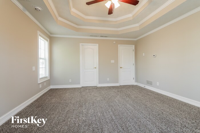 Building Photo - 715 Roland Manor Dr