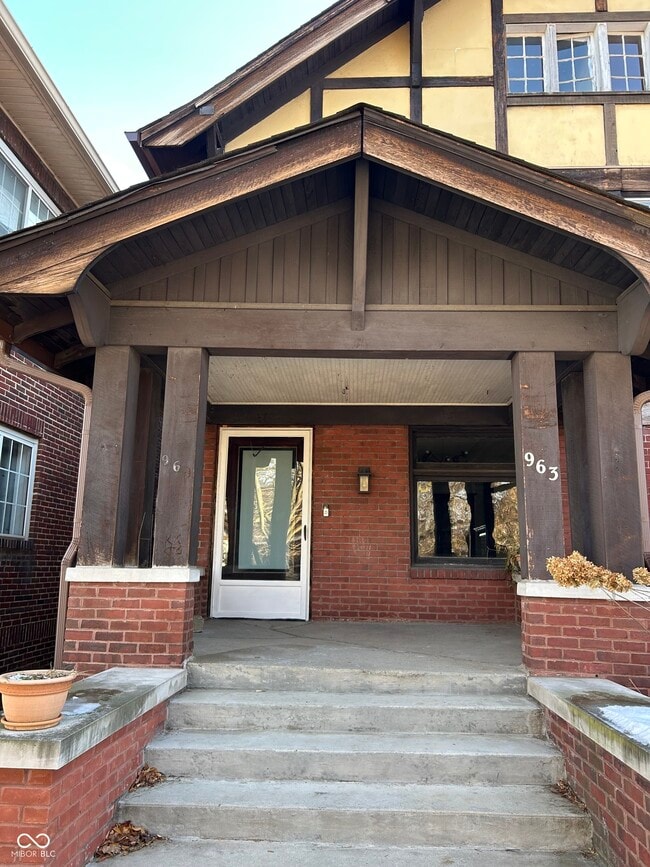 Building Photo - 963 Woodruff Pl W Dr