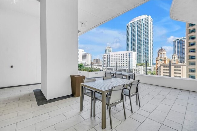 Building Photo - 275 1st Ave S