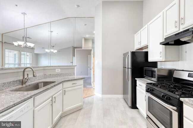 Building Photo - 3021 Hunting Ridge Dr