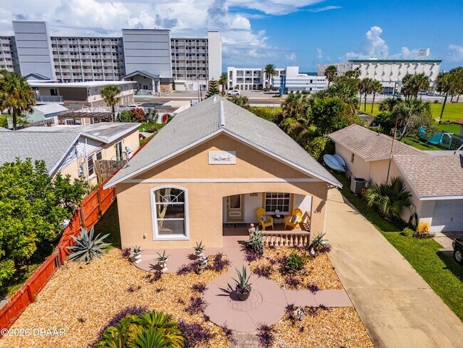 Building Photo - 497 Grandview Ave