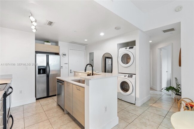 Building Photo - 350 NE 24th St