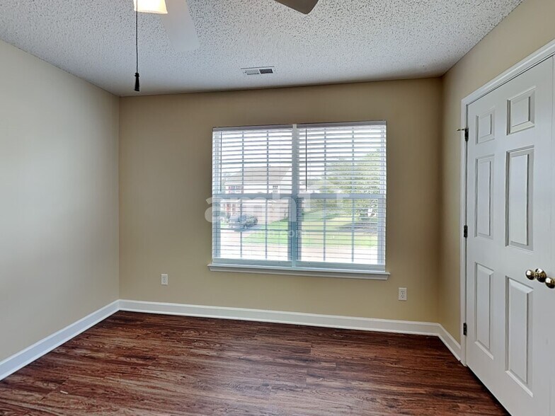 Building Photo - 4011 Cedarbark Dr
