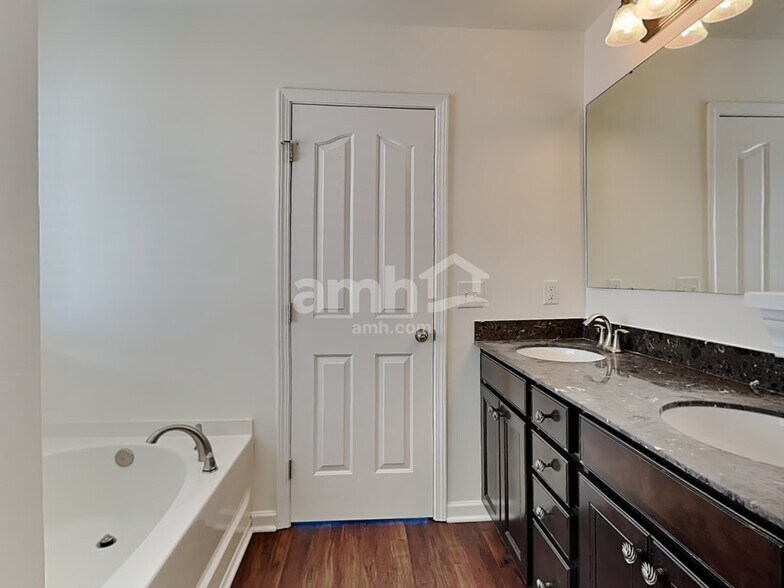 Building Photo - 5312 Roshni Ter