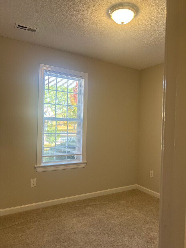 Building Photo - 3309 Whitlock Dr N