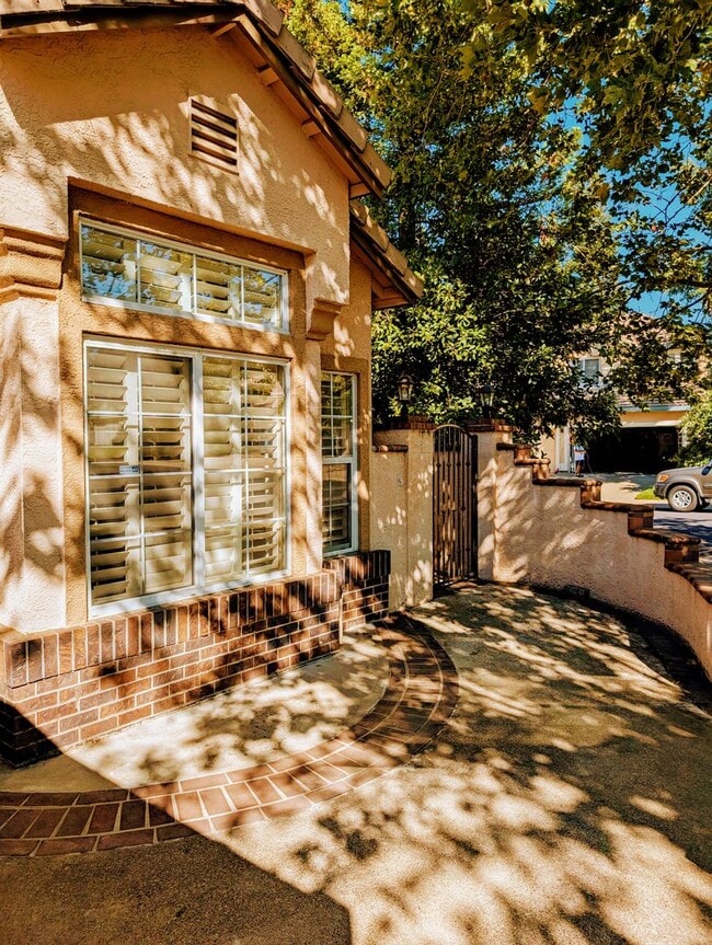 Building Photo - BEAUTIFUL SINGLE FAMILY HOME IN FOLSOM!