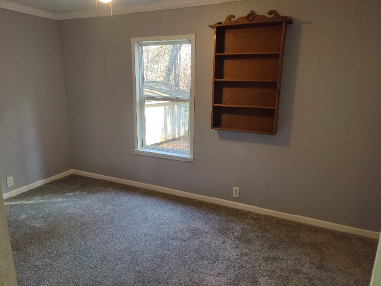 Building Photo - 136 Bunny Trail