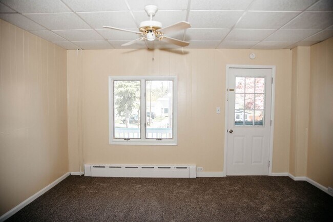 Building Photo - 327 Spruce St