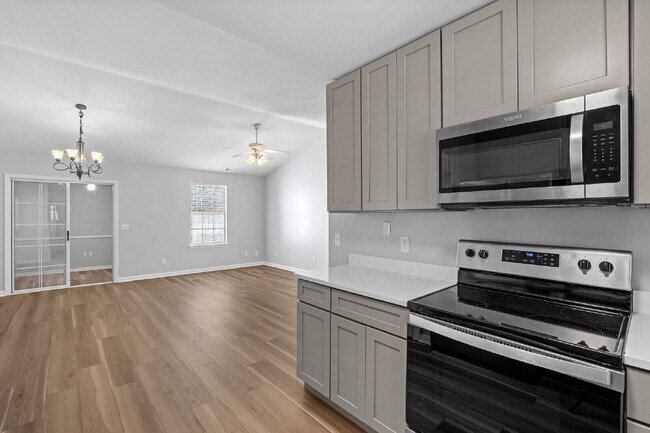 Building Photo - 3 Bedroom 2 bath home on a corner lot in the Telfair community