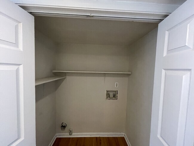 Building Photo - Home For Rent