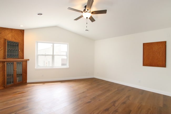 Building Photo - 14.5 Fond du Lac St