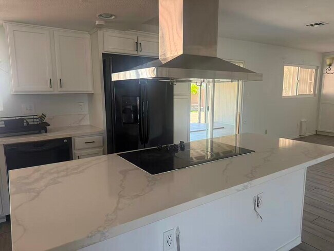 Building Photo - 1662 Shadow Mountain Pl