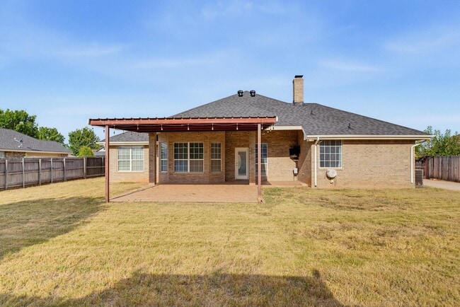 Building Photo - 7017 Springwater Ave