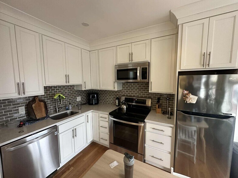 Building Photo - 57 West Cedar St