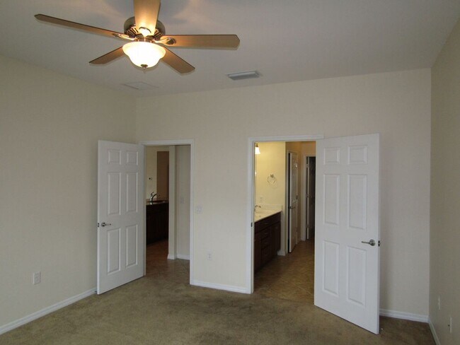 Building Photo - Pet Friendly Island Walk Annual Rental