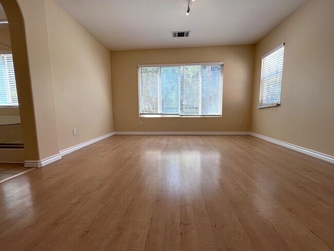 Building Photo - 6079 Paseo Pradera