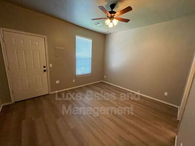 Building Photo - 1317 Garden Gate Dr