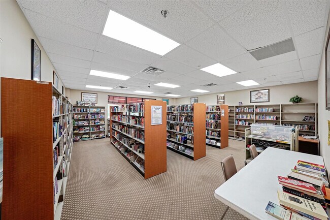 Building Photo - 361 S Hollybrook Dr